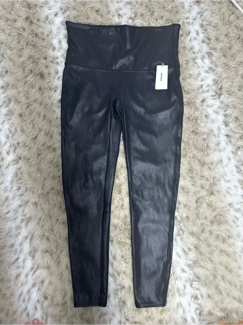 SPANX Faux Leather High-Waist Jeggings in Black. - Picture 3 of 4